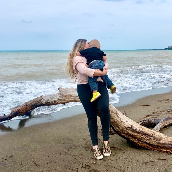 Meet your Poshers, Carleigh & Terry  ✨ - Picture 7 of 9